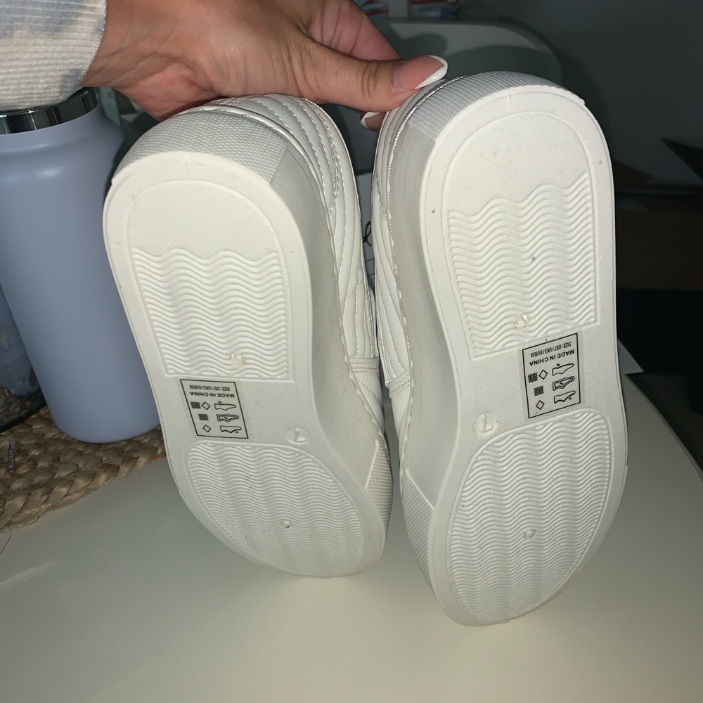 White slip on vans - Picture 4 of 4
